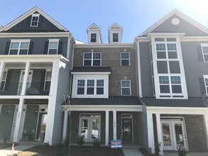 Building Photo - 2919 Great Lawn Rd