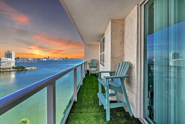 Building Photo - 1155 Brickell Bay Dr