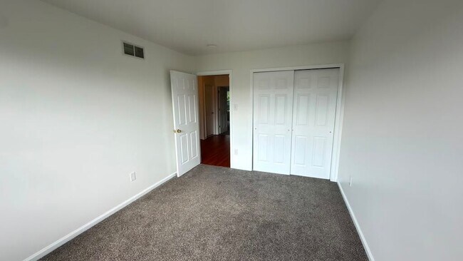 Building Photo - 1071 King Way