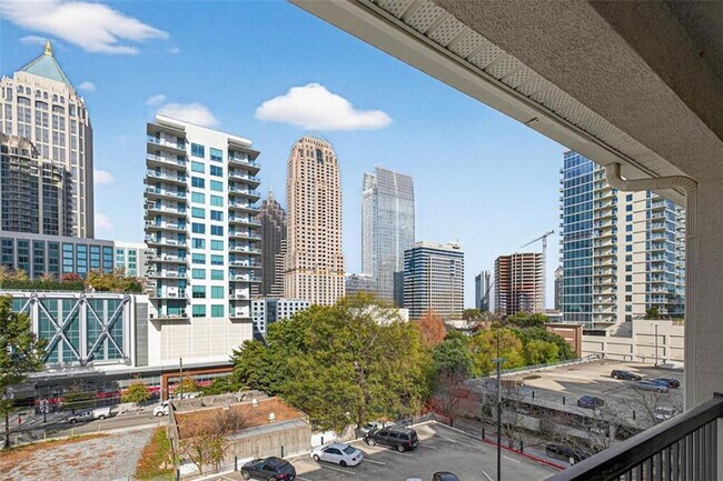Building Photo - 1074 Peachtree Walk NE