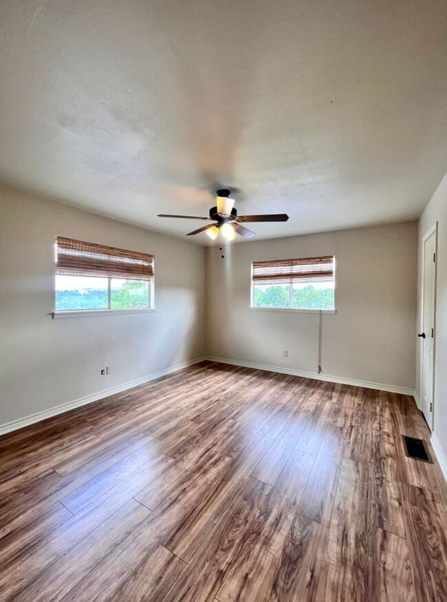 Building Photo - 3/2 Duplex on the River