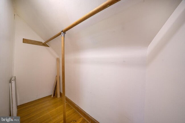 Building Photo - 18 Lakeside Dr
