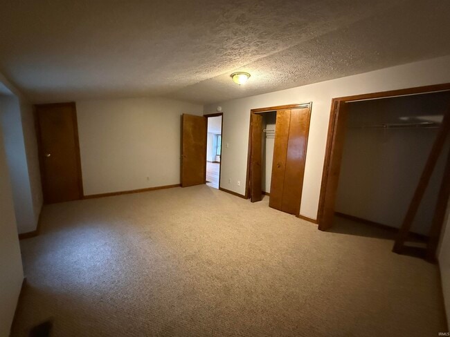 Building Photo - 1024 W Country Club Dr