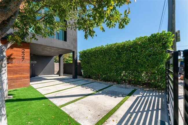 Building Photo - $7,250 227 NW 39th ST