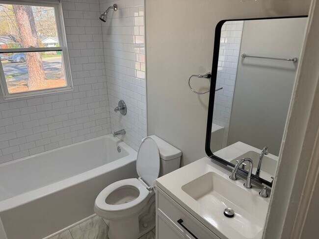 Building Photo - Gorgeous Renovated 3 Bedroom Brick Ranch