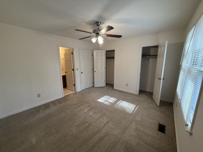 Building Photo - Beautiful Cary Townhome