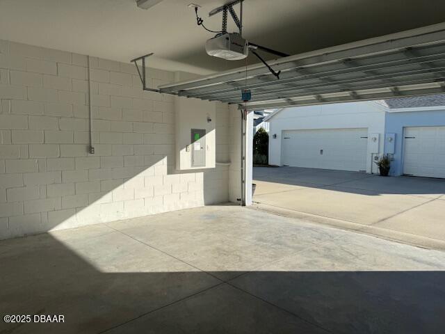 Building Photo - 414 Parrot Ln