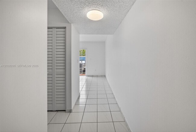 Building Photo - 800 SW 104th Ct