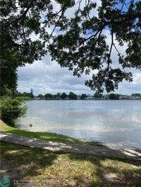 Building Photo - 18700 NE 3rd Ct