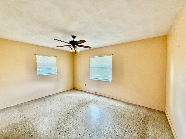 Building Photo - Annual Rental in Jensen Beach