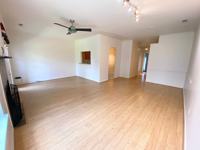 Living/Dining - 2509 Hartley St