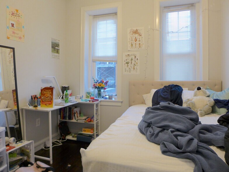 Building Photo - 17 Warwick St