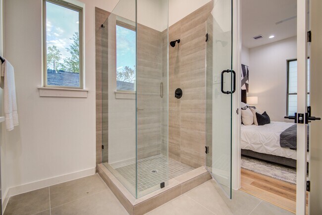 Building Photo - 6742 Peerless St