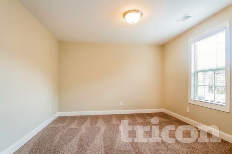 Building Photo - 1514 Burrows Ave