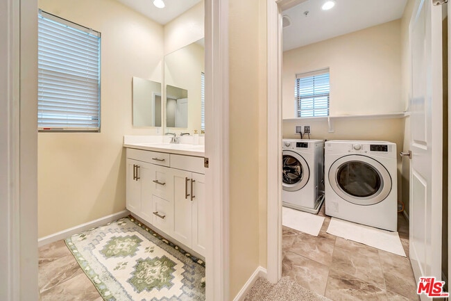 Building Photo - 25151 Golden Maple Dr