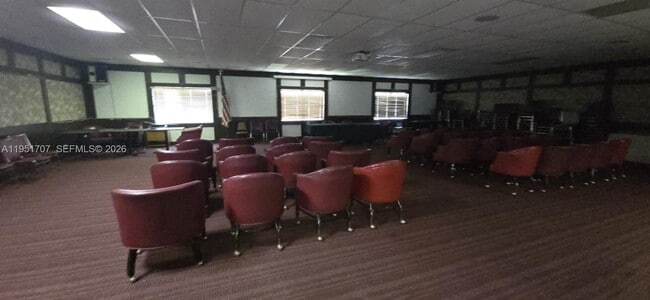 Building Photo - 3680 Inverrary Dr