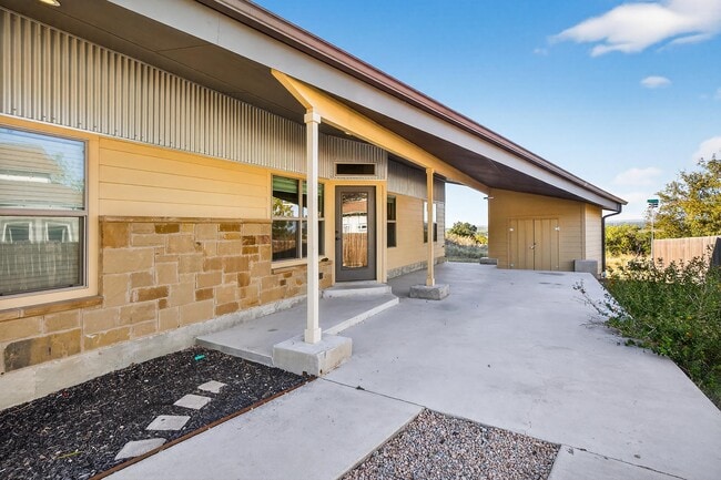 Building Photo - 4305 Oak Park Dr