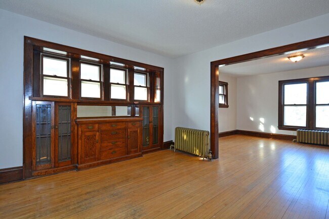 Building Photo - 3029-3031 Chicago Ave