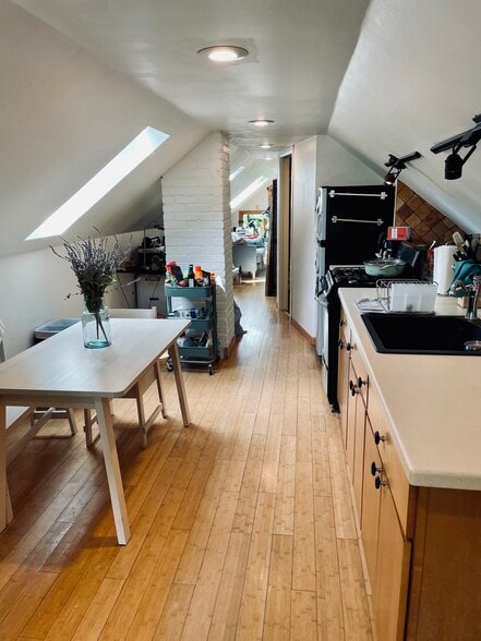 Building Photo - 1701 Taylor St NE