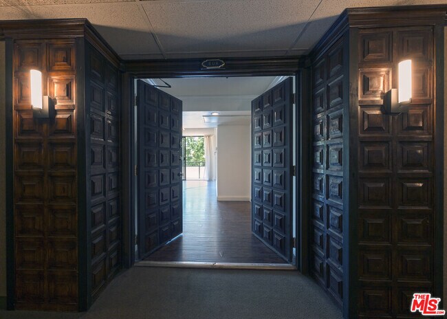 Building Photo - 10535 Wilshire Blvd