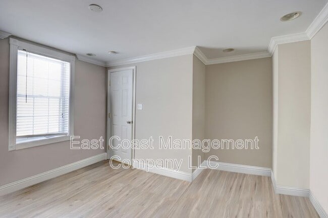 Building Photo - 1122 Scott St