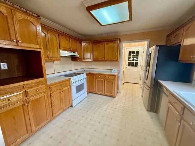 Building Photo - Three bedroom, 2 bath house in Gibsonville