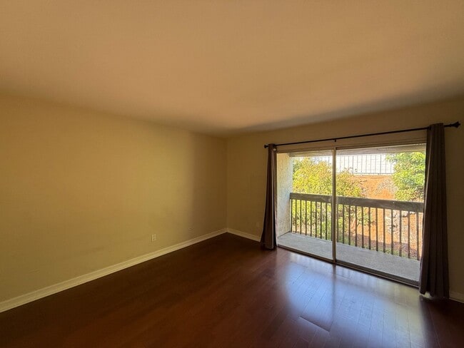 Building Photo - Beautiful 2Bd/1.5Ba Condo w/Washer/Dryer, ...