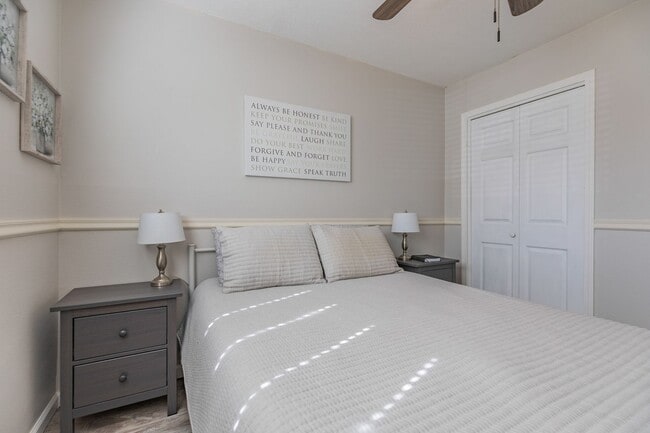 Building Photo - Super cute updated home!