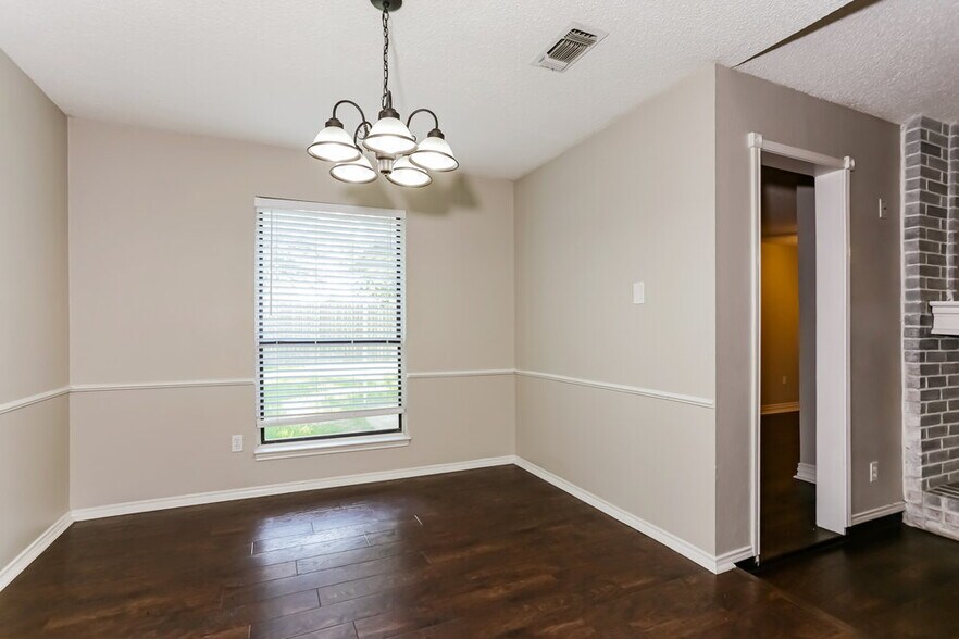 Building Photo - 7312 Meadow Creek Dr