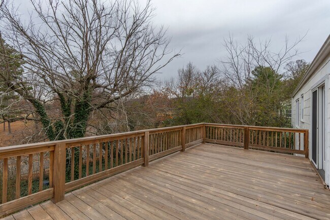 Building Photo - Charming North Asheville Home