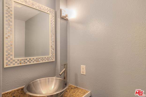 Building Photo - 2230 N Indian Canyon Dr