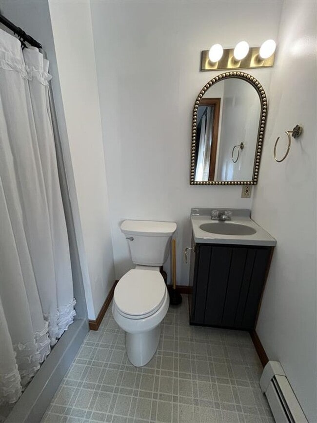 Building Photo - Three Bedroom Single Family House for Rent...