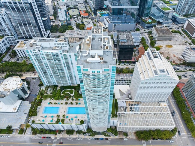 Building Photo - 950 Brickell Bay Dr