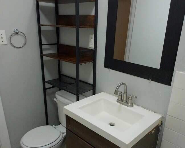 Building Photo - 937 N Ashland Ave