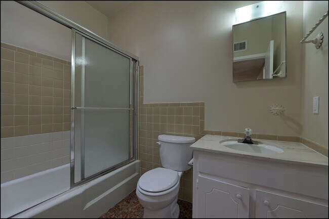 Building Photo - 4109 Roxbury Dr