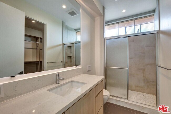 Building Photo - 1249 N Formosa Ave
