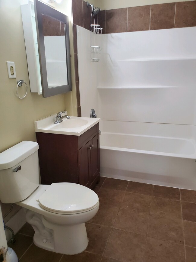 Building Photo - 3905 Holdrege St