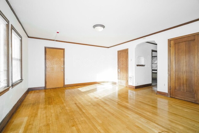 Building Photo - 1315-1325 6th Ave