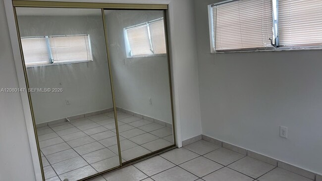 Building Photo - 526 SW 64th Ave