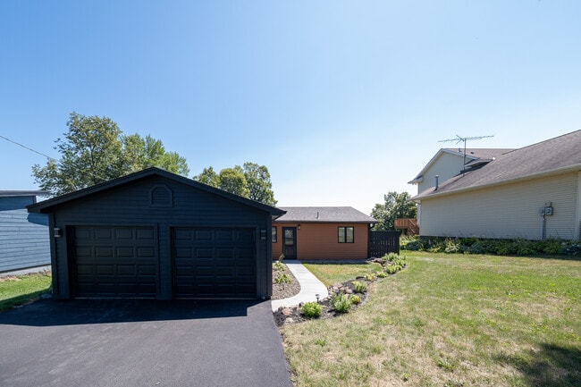 Building Photo - 24075 W Cedar Lake Dr