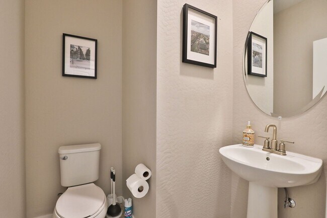 Building Photo - Gilbert Gated Community 3 bed/2.5 bath Con...