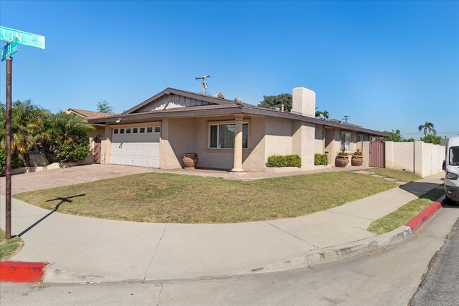 Primary Photo - 205 E Javelin St