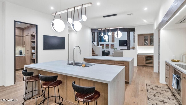 Building Photo - 5810 E Cholla Ln
