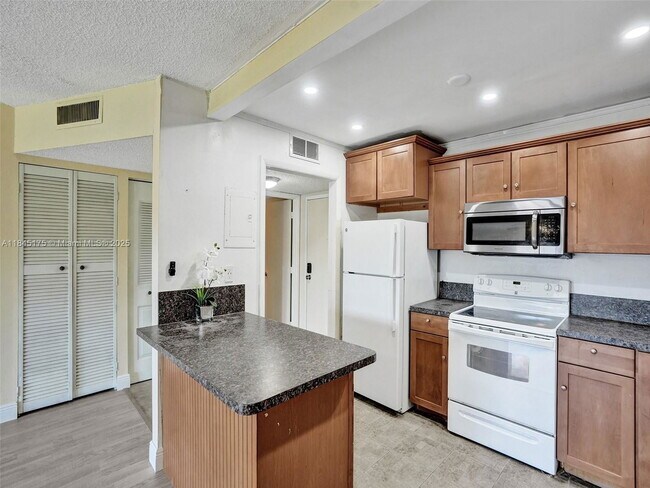 Primary Photo - 4152 Inverrary Dr