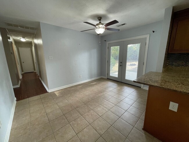 Building Photo - AVAILABLE NOW! 4 BEDROOM 2 BATH SINGLE FAMILY HOME IN CAROLLANE FARMS