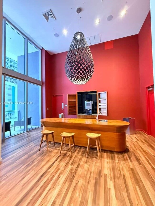 Building Photo - 1300 Brickell Bay Dr