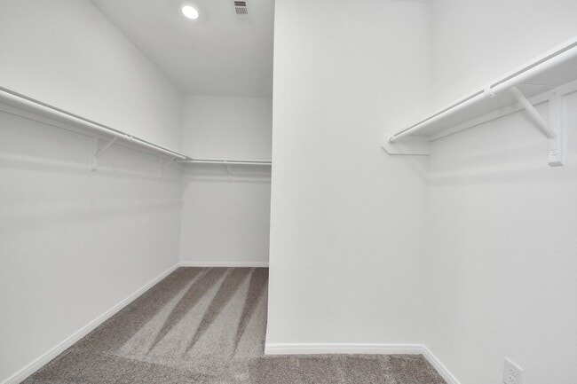 Building Photo - 18211 Dahlia Dale Dr