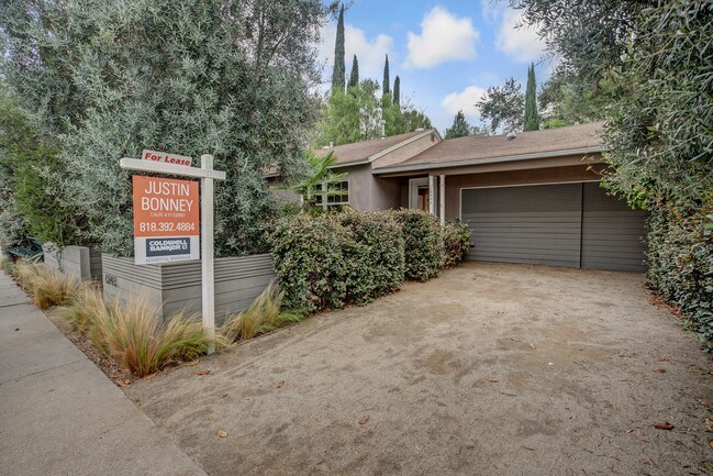 Building Photo - 16943 Hartland St