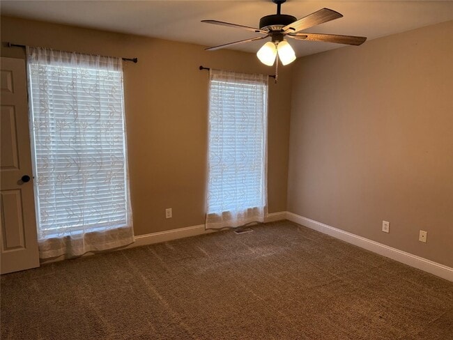 Building Photo - 911 Rolling Thunder Dr