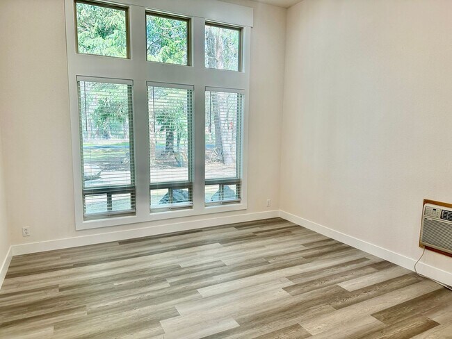 Building Photo - Suncrest Rental